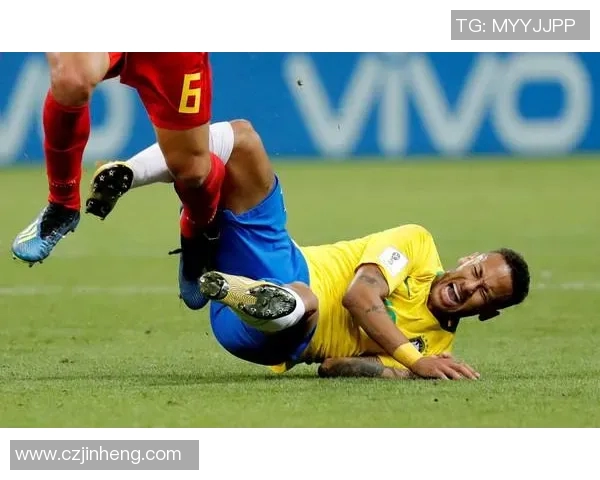 足球巨星穿唐装展示中西文化碰撞展现全球足球新风潮 足球巨星穿唐装展示中西文化碰撞展现全球足球新风潮