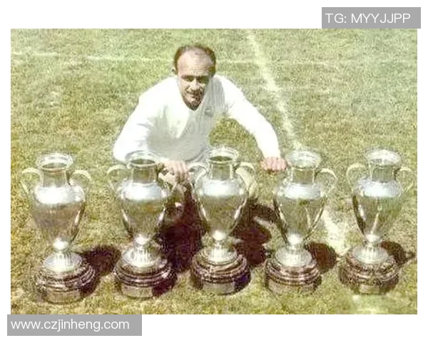 足球史上最伟大的十位球星排名解析与传奇表现回顾 足球史上最伟大的十位球星排名解析与传奇表现回顾